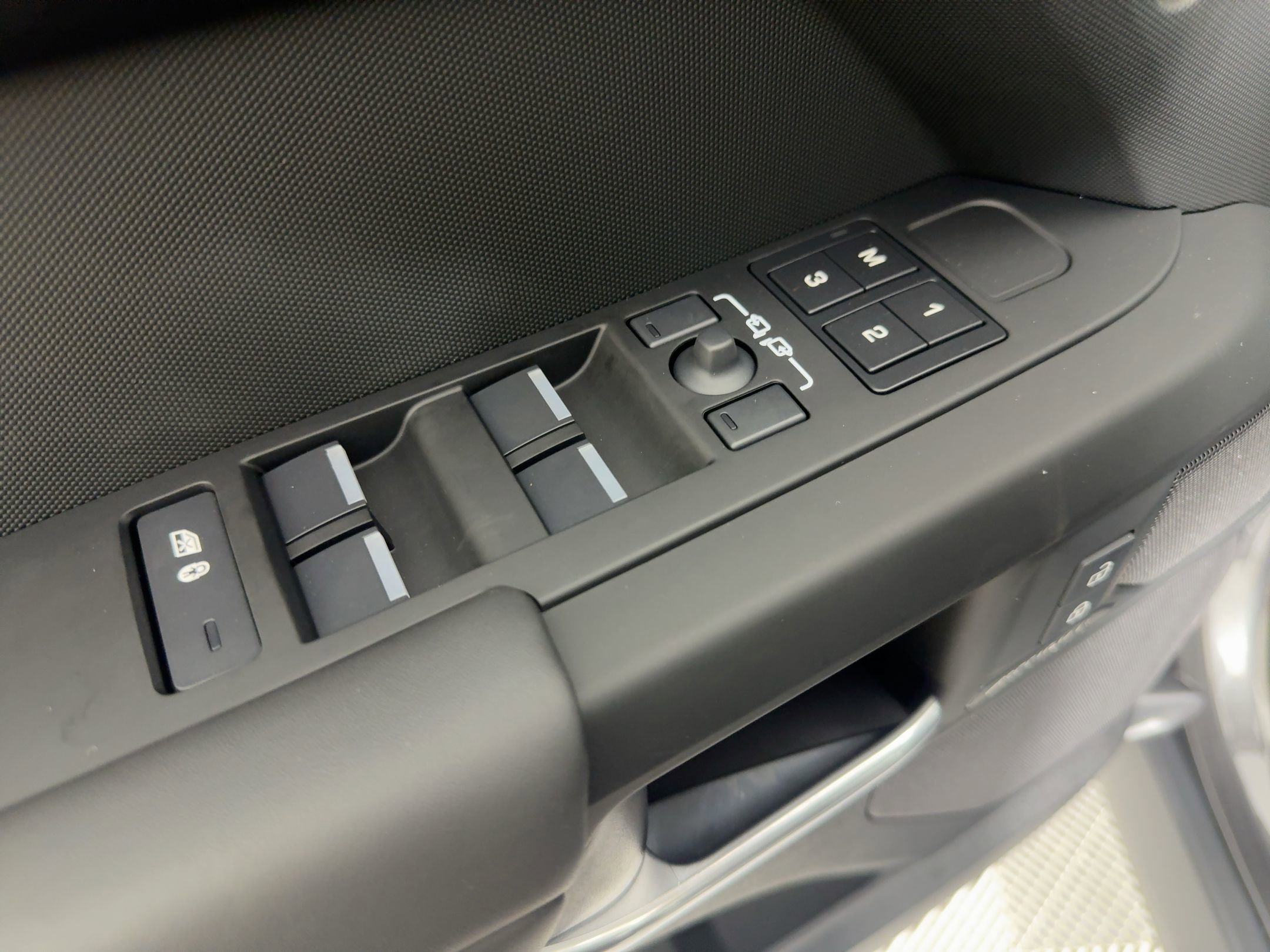 New 2025 Land Rover Defender 130 S image 14