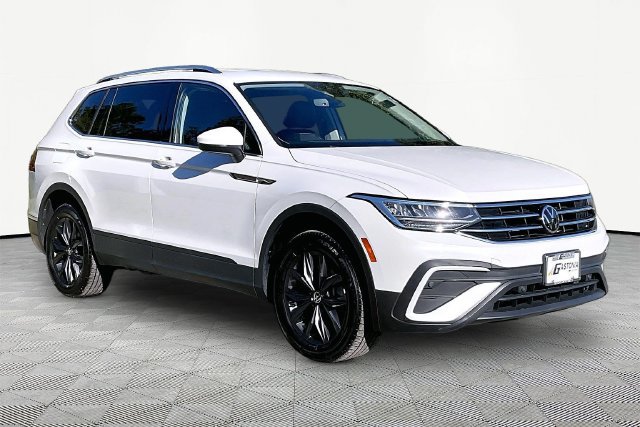 Used 2023 Volkswagen Tiguan SE AWD/4WD image 1