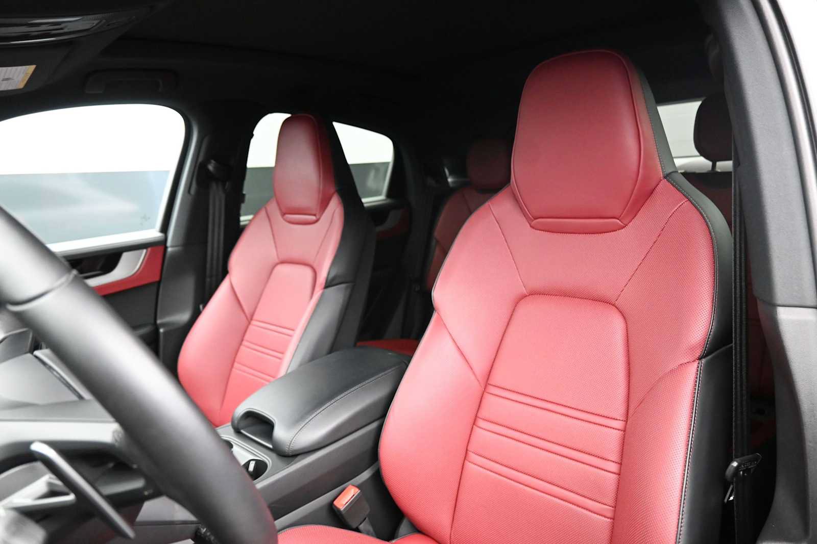 Certified 2025 Porsche Cayenne S AWD/4WD image 5