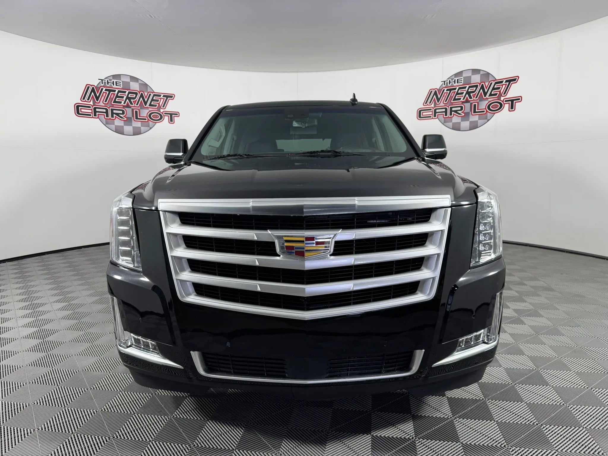 Used 2018 Cadillac Escalade Premium Luxury image 2