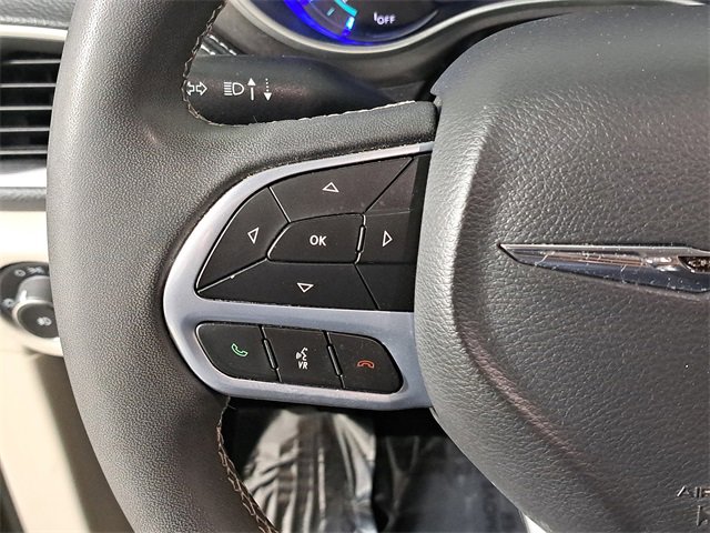 Used 2023 Chrysler Pacifica Touring-L image 23