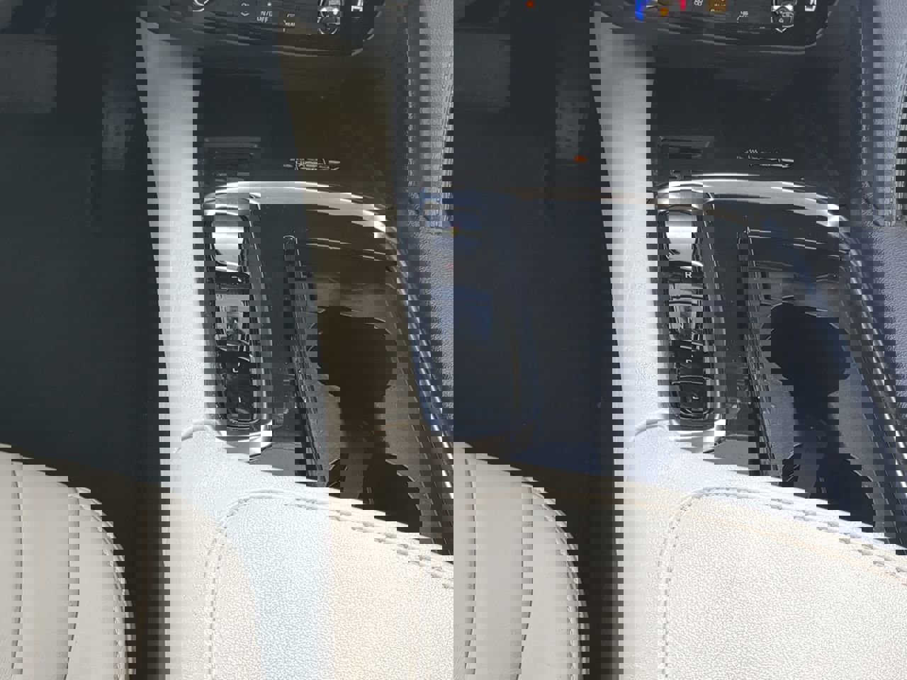 Used 2022 Buick Enclave Essence image 19