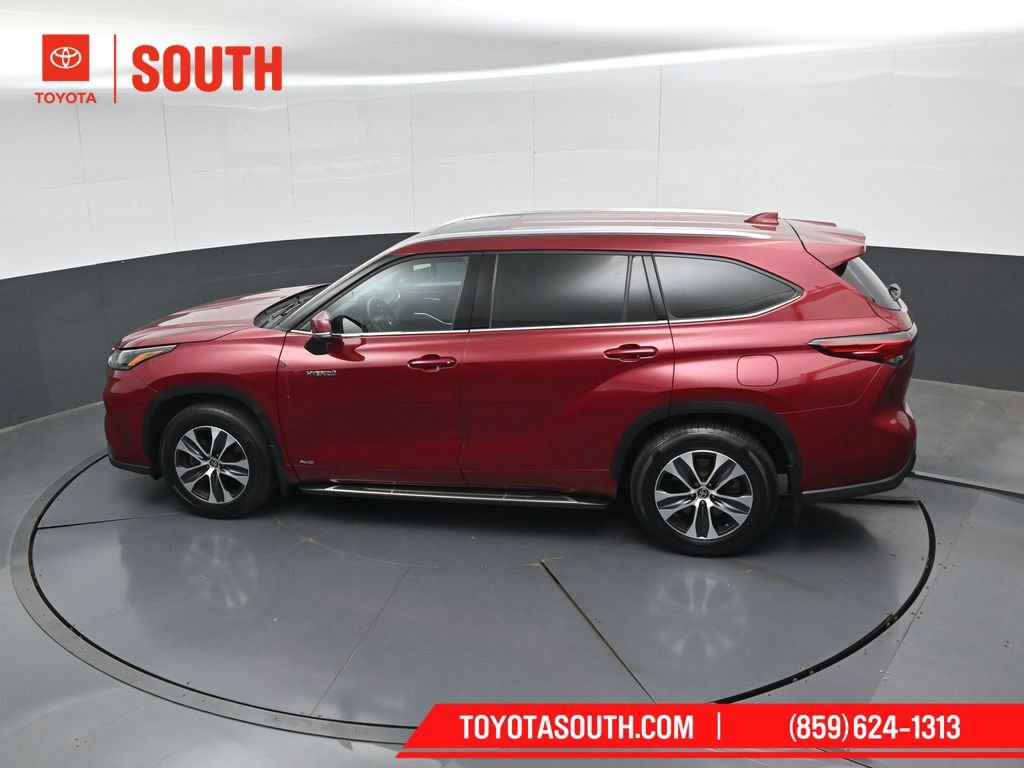 Used 2021 Toyota Highlander XLE AWD/4WD image 52