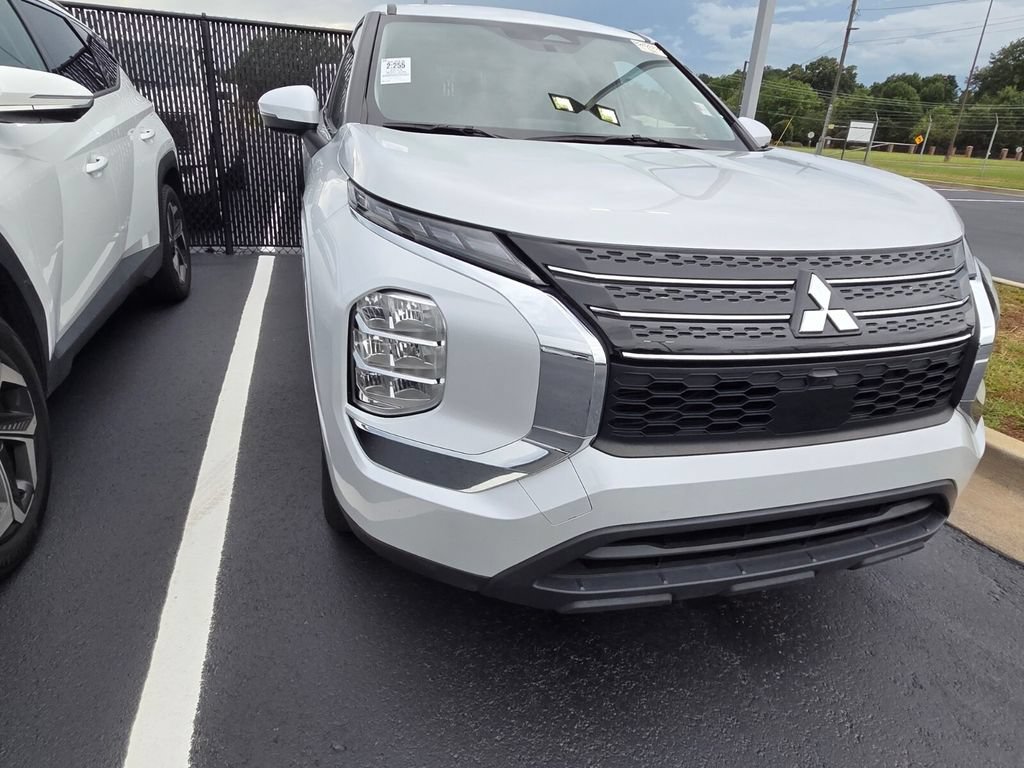 Used 2024 Mitsubishi Outlander ES FWD image 7