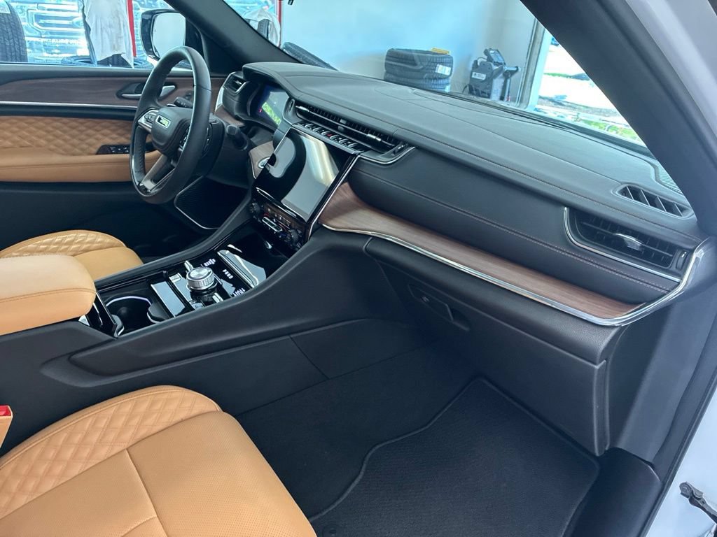 Certified 2024 Jeep Grand Cherokee Summit w/ Adv Protech Group IV AWD/4WD image 29