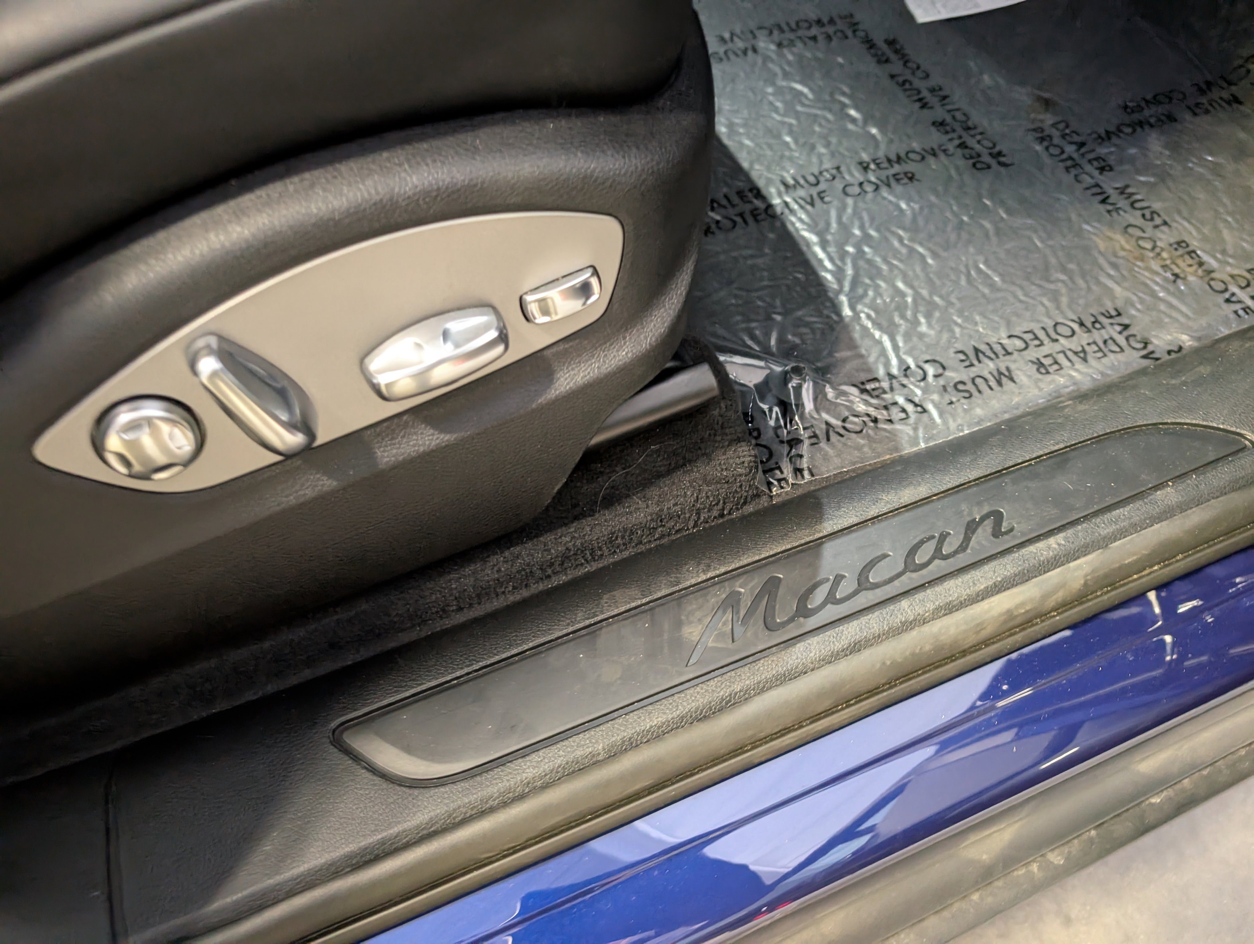 Used 2025 Porsche Macan image 21