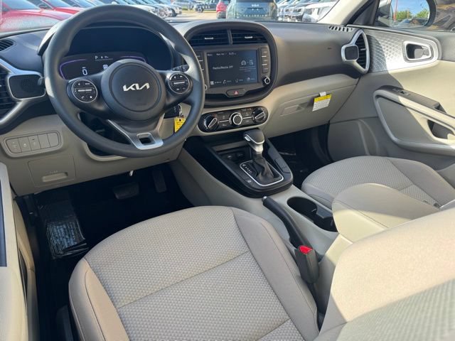 Certified 2025 Kia Soul LX w/ LX Technology Package FWD image 11