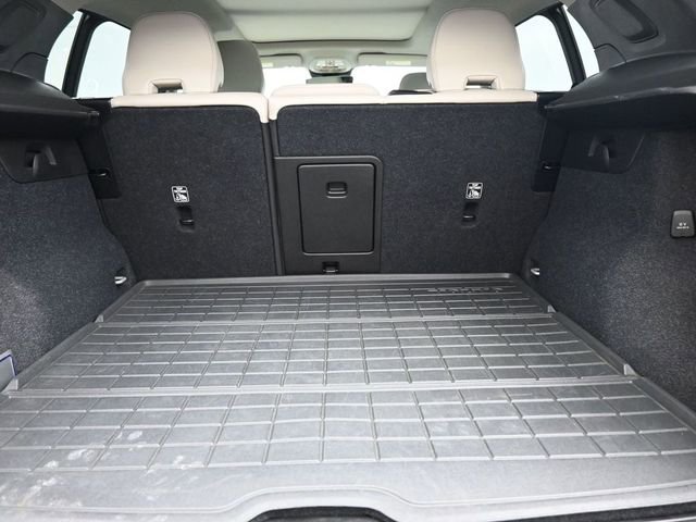 Used 2024 Volvo XC40 B5 Plus w/ Protection Package Premier image 30