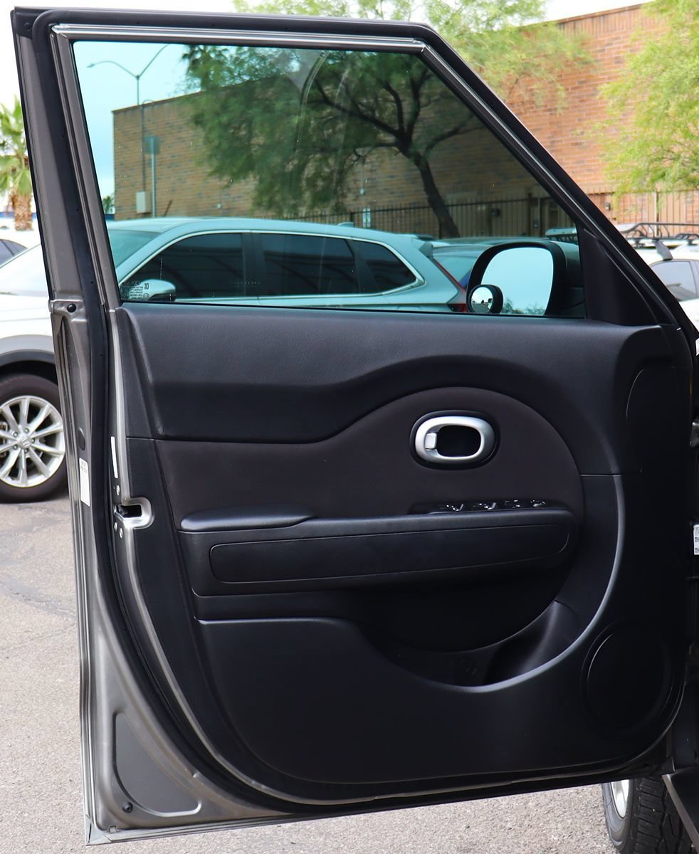 Used 2018 Kia Soul + FWD image 34