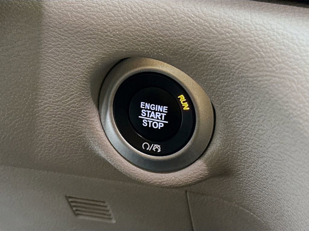 Certified 2024 Chrysler Pacifica Touring-L image 22