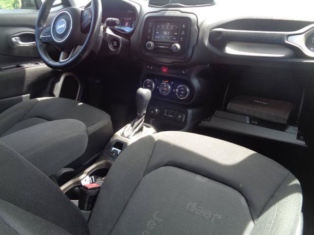 Used 2017 Jeep Renegade Latitude w/ Popular Equipment Group AWD/4WD image 19