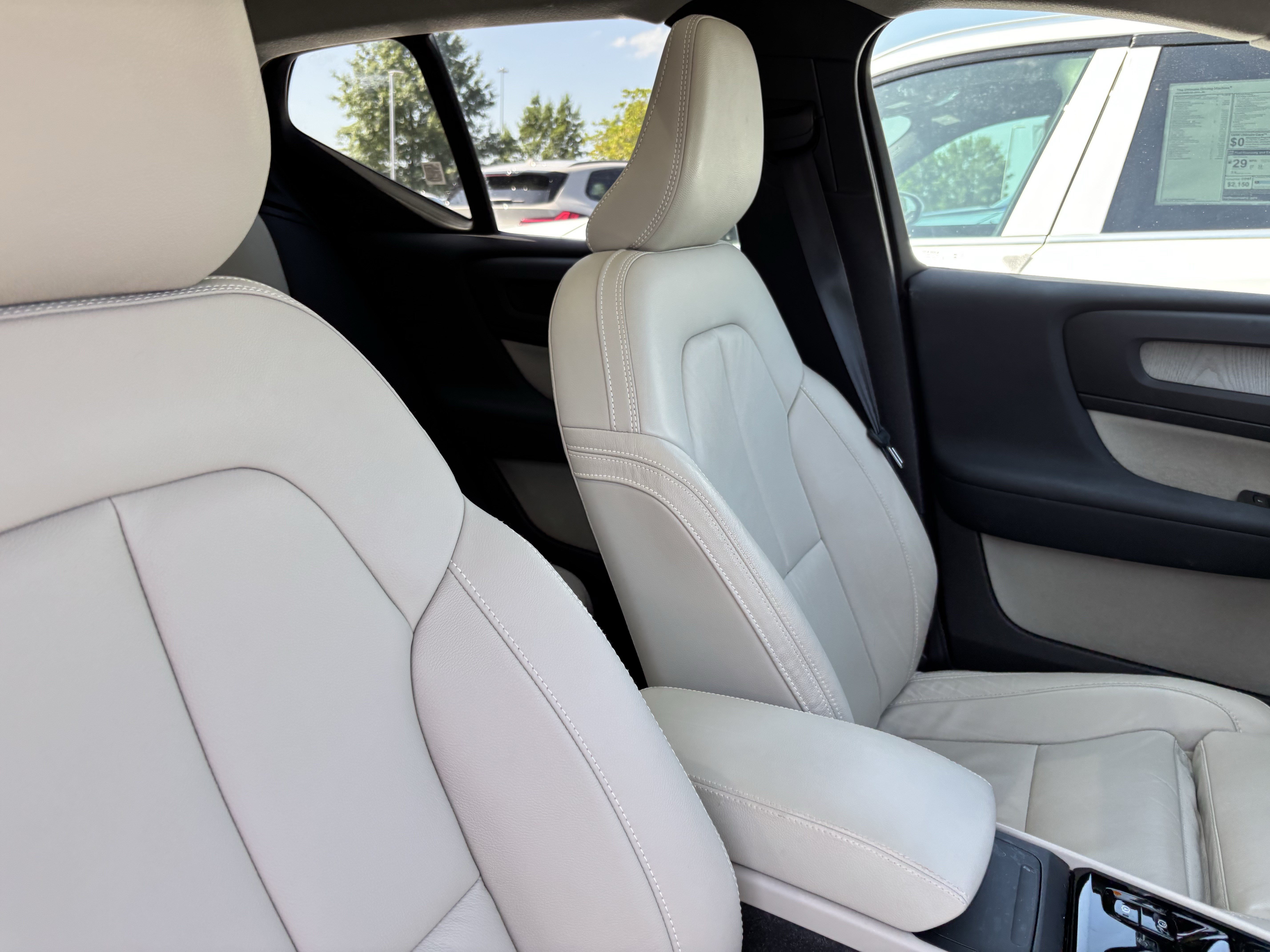 Used 2023 Volvo XC40 B5 Plus w/ Protection Package Premier AWD/4WD image 33