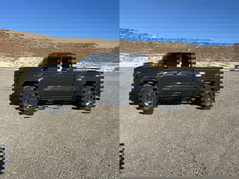 Used 2025 Toyota Tacoma TRD Sport image 2