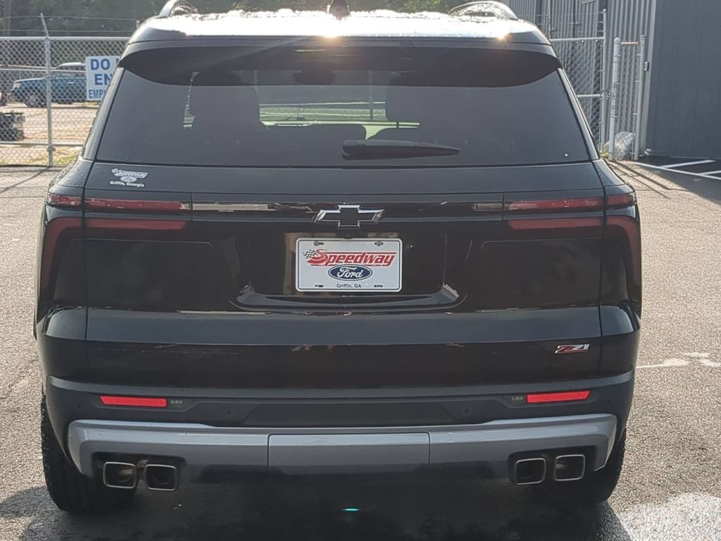Used 2024 Chevrolet Traverse Z71 w/ Enhanced Driving Package AWD/4WD image 9