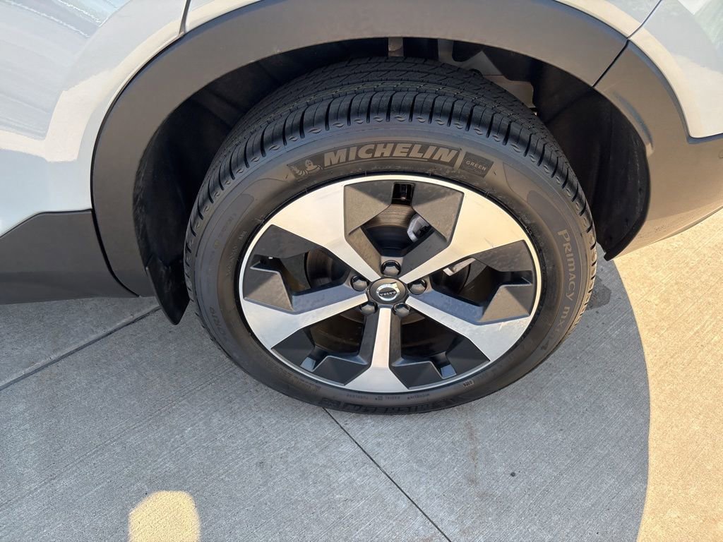 Certified 2026 Volvo XC40 B5 Plus AWD/4WD image 13