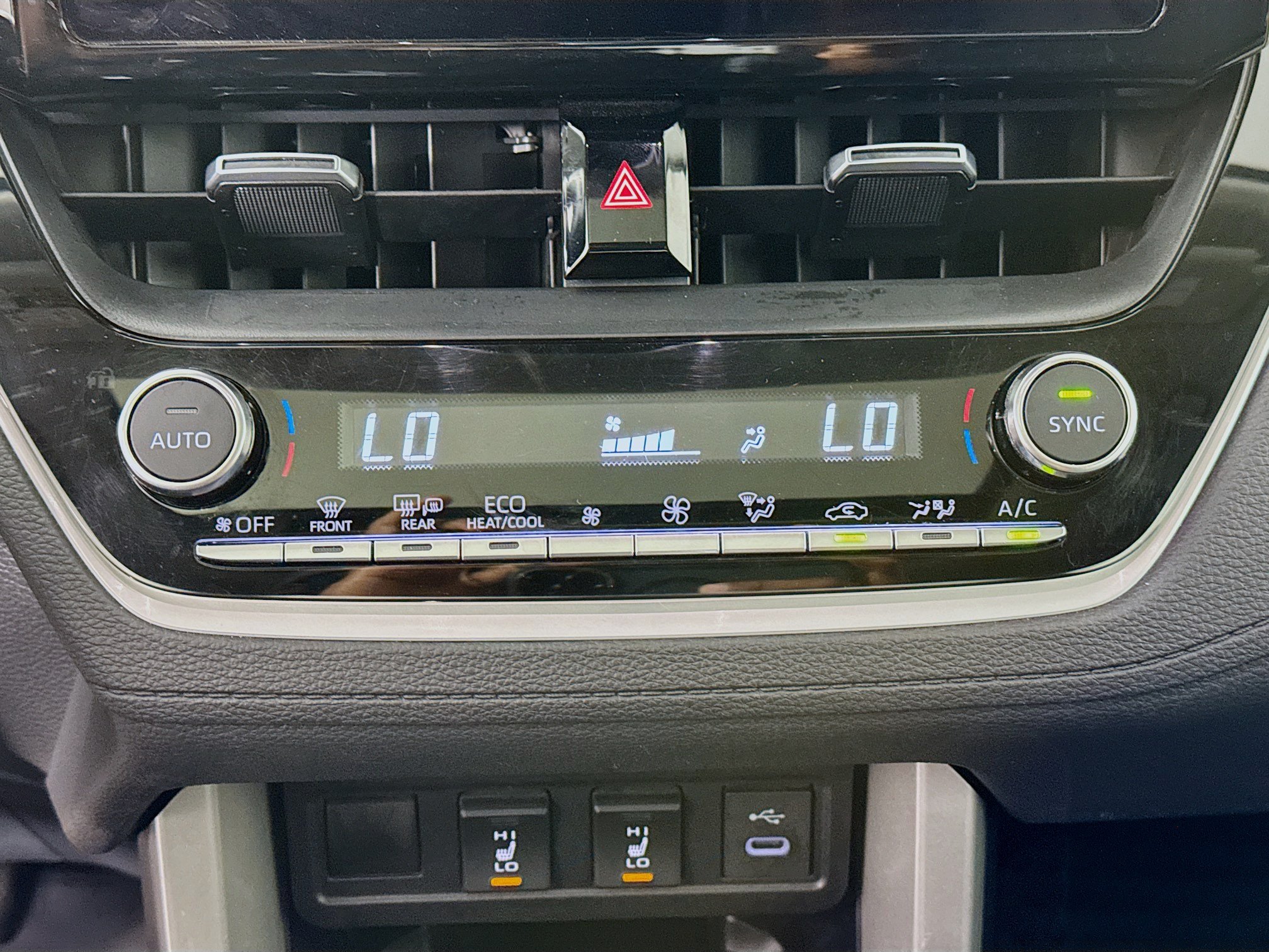 Certified 2025 Toyota Corolla Cross XLE w/ Convenience Package AWD/4WD image 15