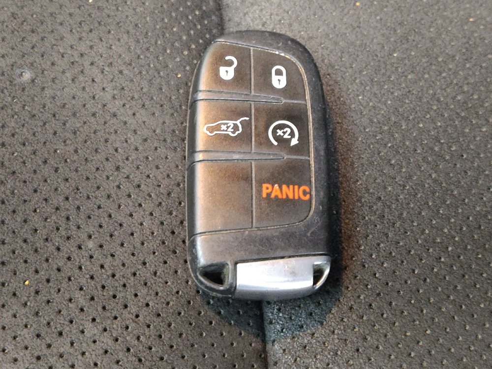 Used 2022 Jeep Grand Cherokee Laredo X RWD image 32
