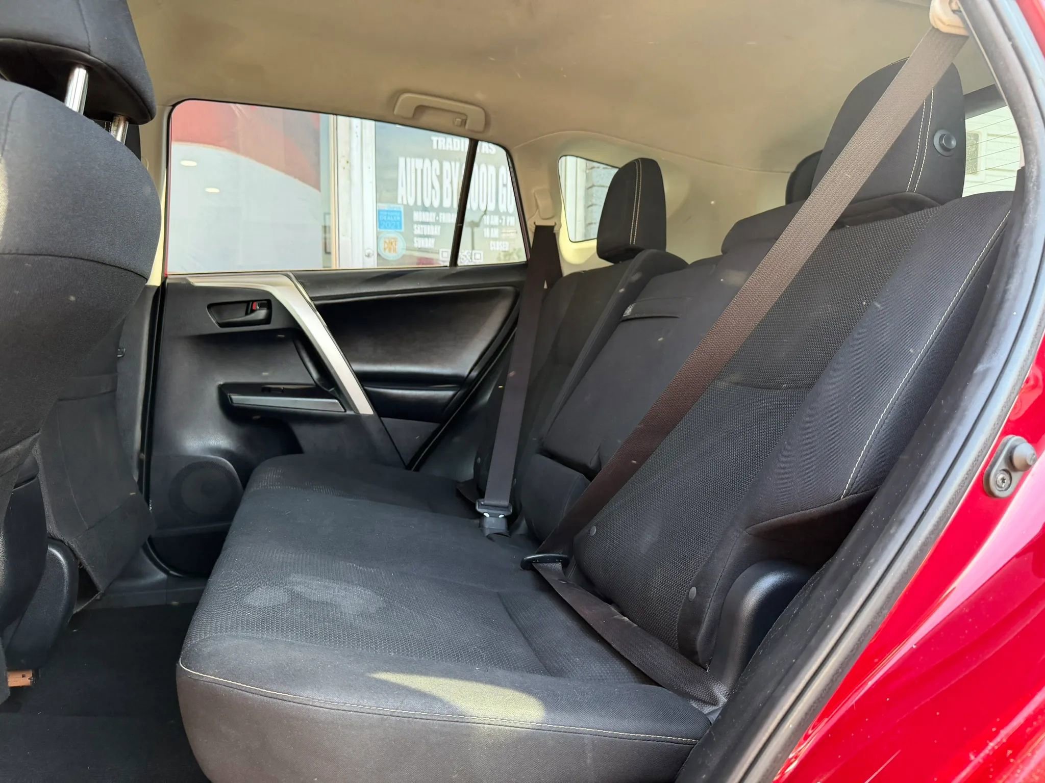 Used 2018 Toyota RAV4 LE AWD/4WD image 12