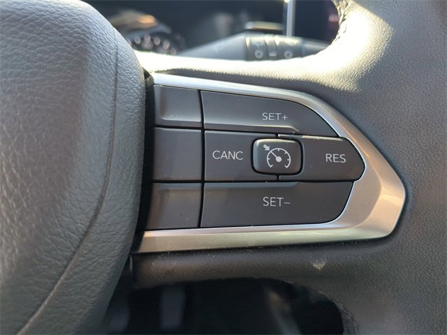 Used 2024 Jeep Compass Latitude image 30