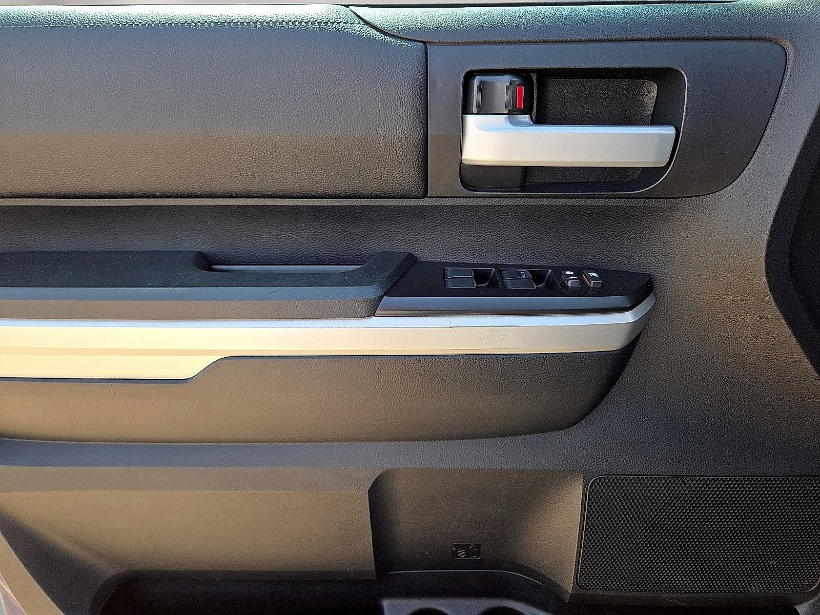 Used 2014 Toyota Tundra SR5 w/ SR5 Upgrade Package RWD image 18