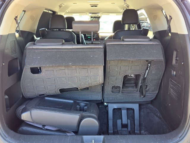Used 2025 Kia Carnival EX FWD image 15