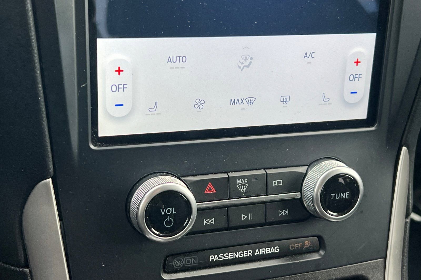 Used 2023 Ford Edge SEL image 17