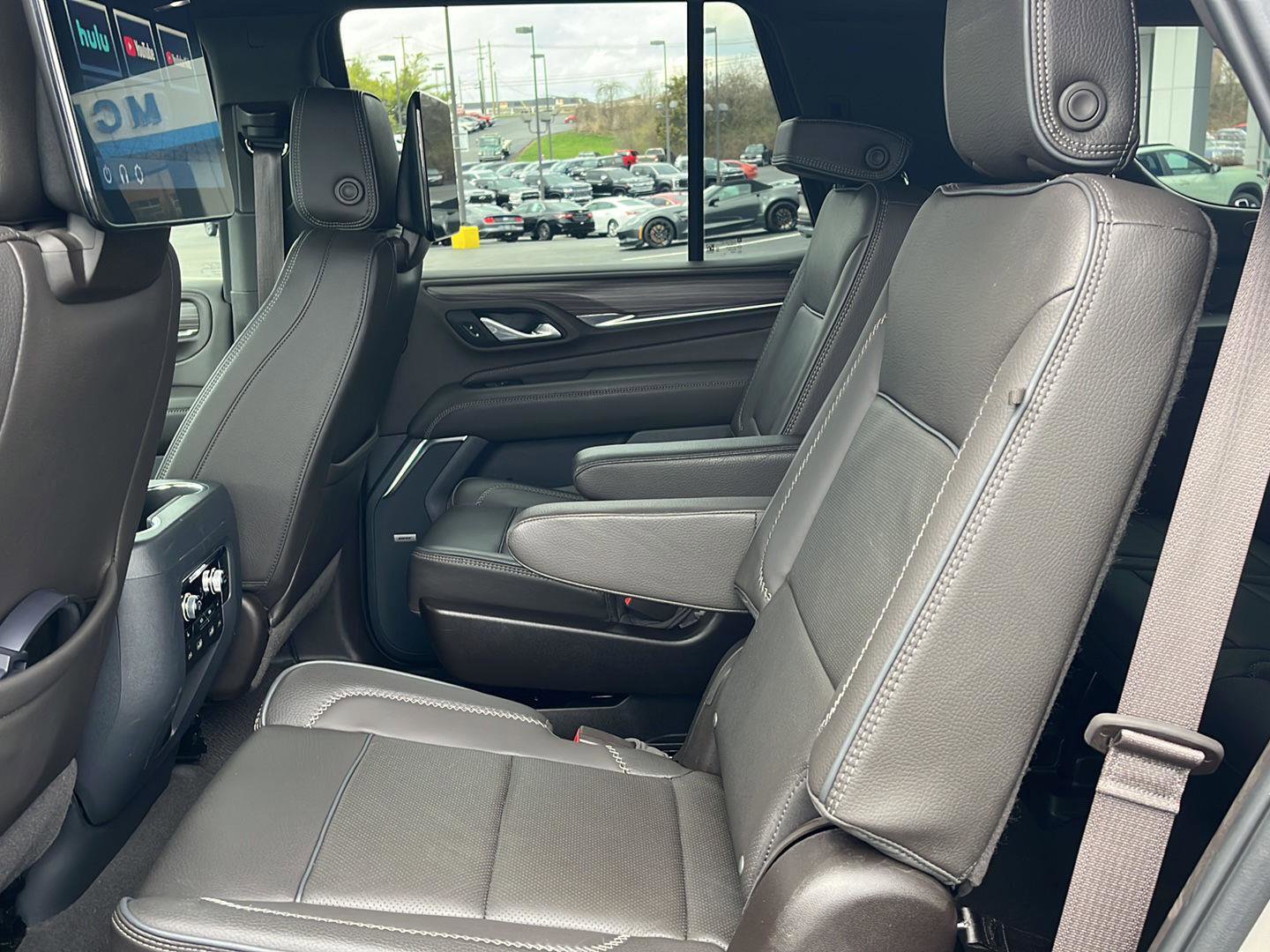 Used 2024 GMC Yukon Denali w/ Advanced Technology Package image 25