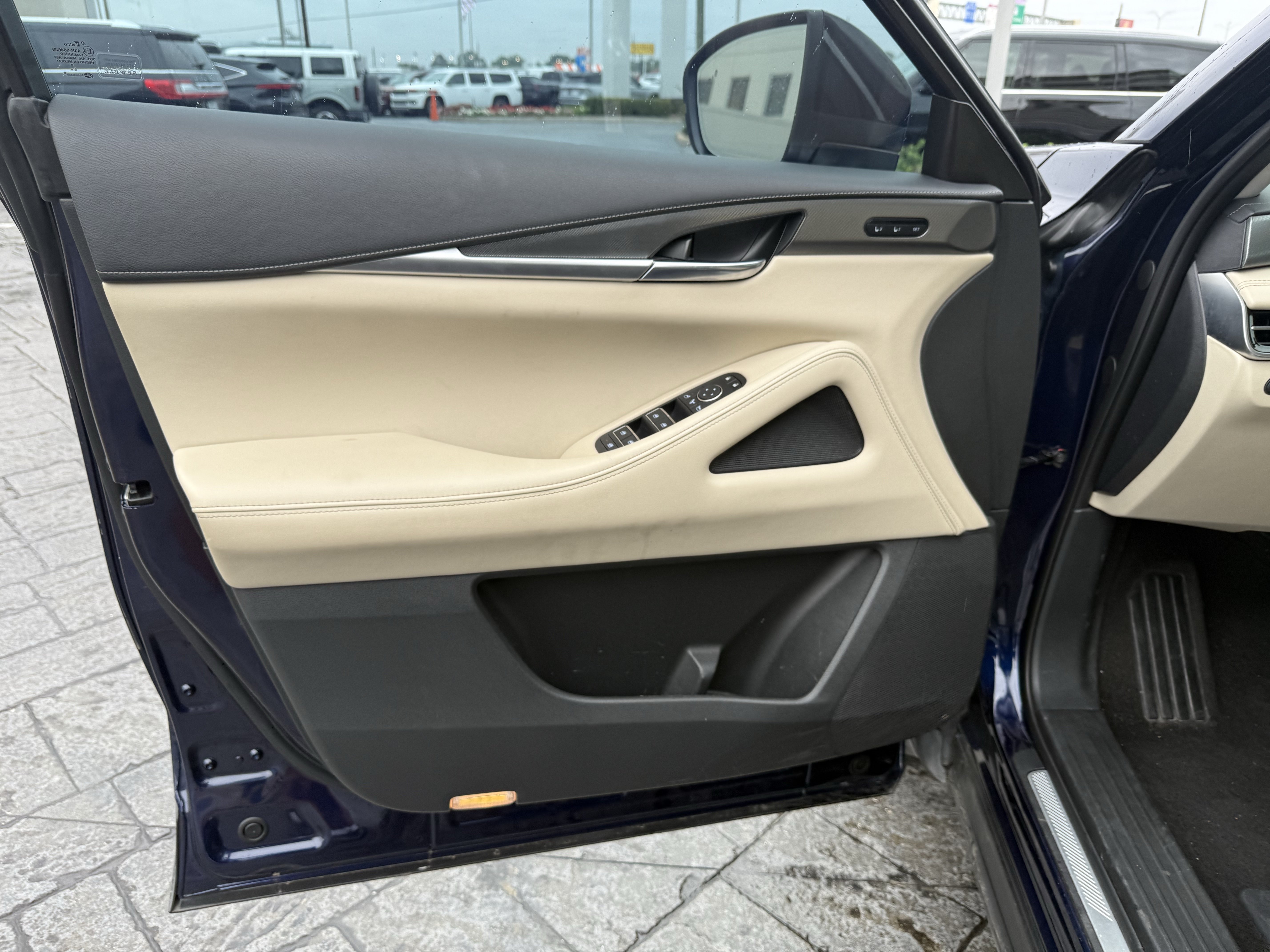 Used 2023 INFINITI QX60 Luxe w/ Cargo Package FWD image 10