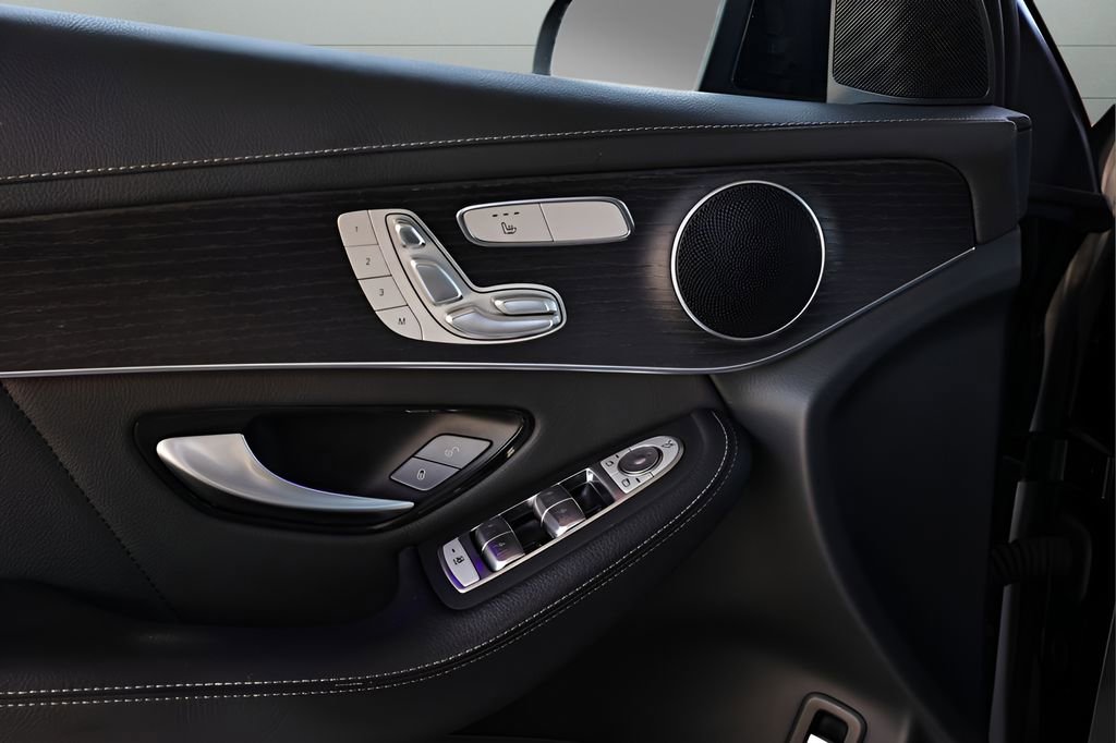 Used 2022 Mercedes-Benz GLC 300 4MATIC Coupe image 35