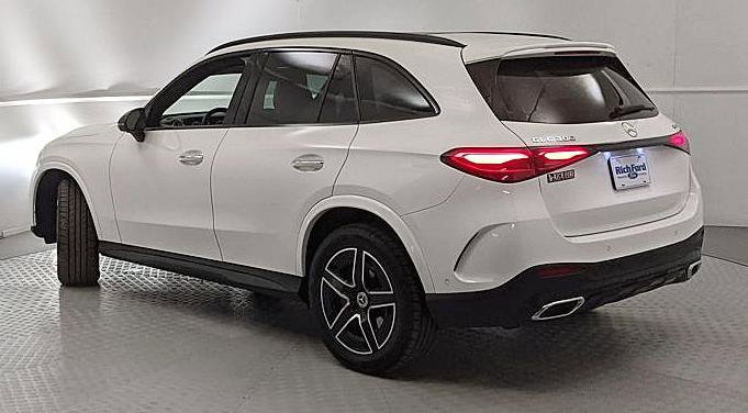Used 2023 Mercedes-Benz GLC 300 4MATIC image 4