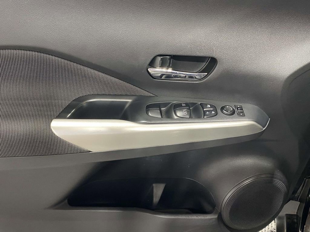 Used 2019 Nissan Kicks SV FWD image 18