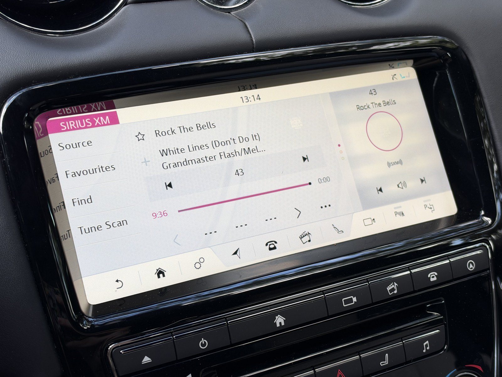 Used 2019 Jaguar XJ R RWD image 24