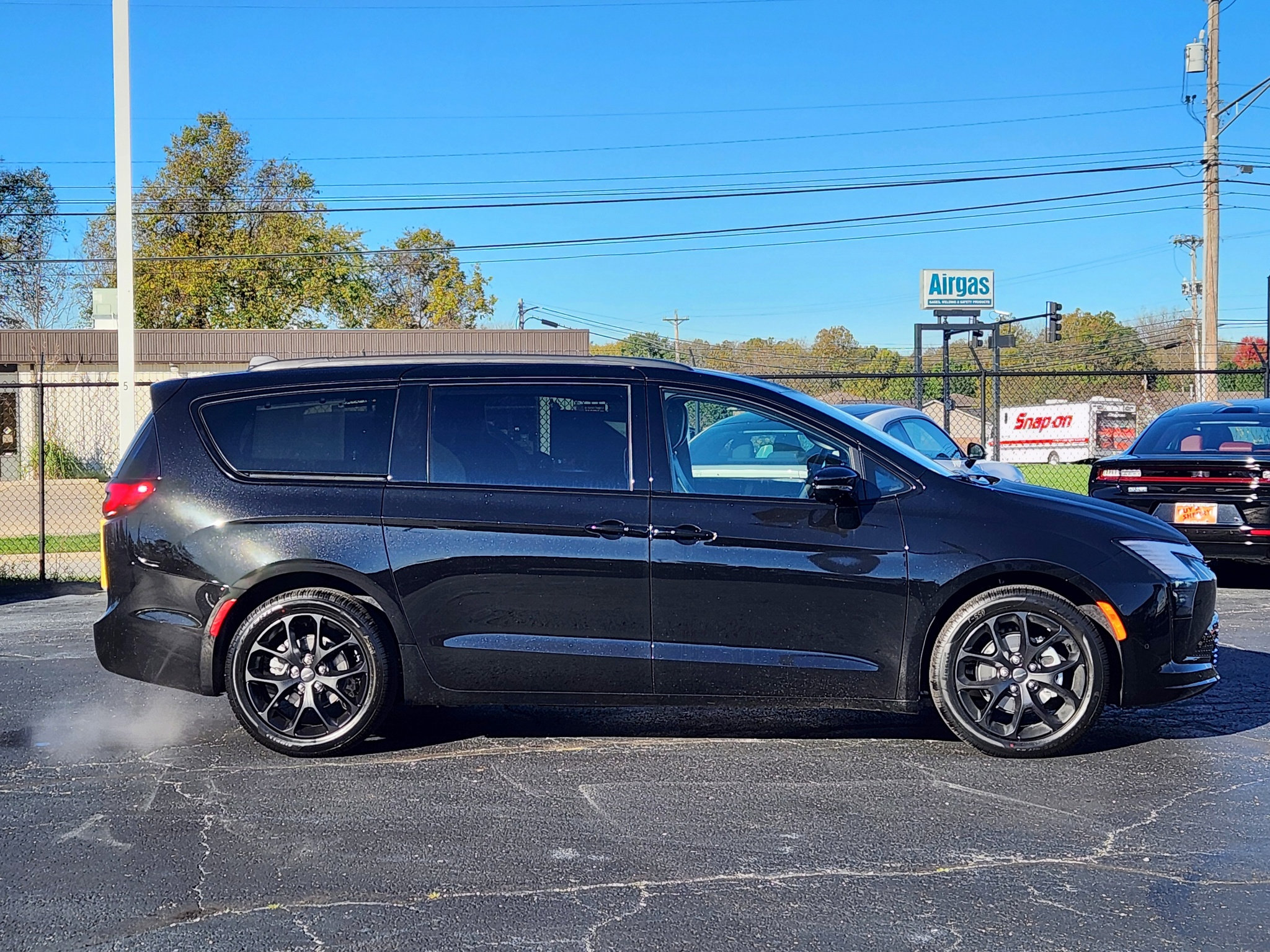 New 2027 Chrysler Pacifica Limited FWD image 12