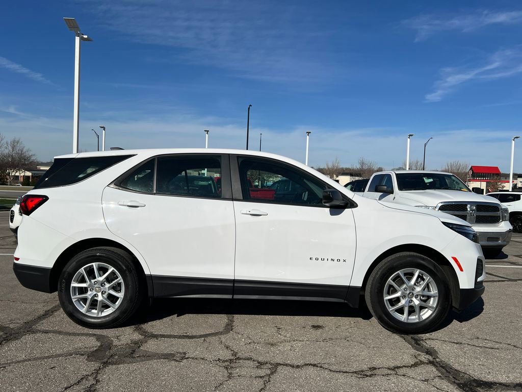 Used 2024 Chevrolet Equinox LS image 2