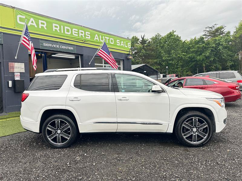 Used 2017 GMC Acadia Denali w/ Technology Package FWD image 4