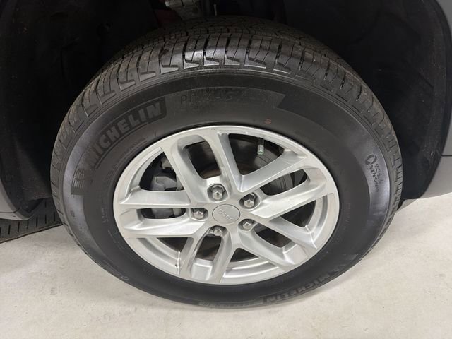 Used 2024 Jeep Grand Cherokee Laredo X image 14