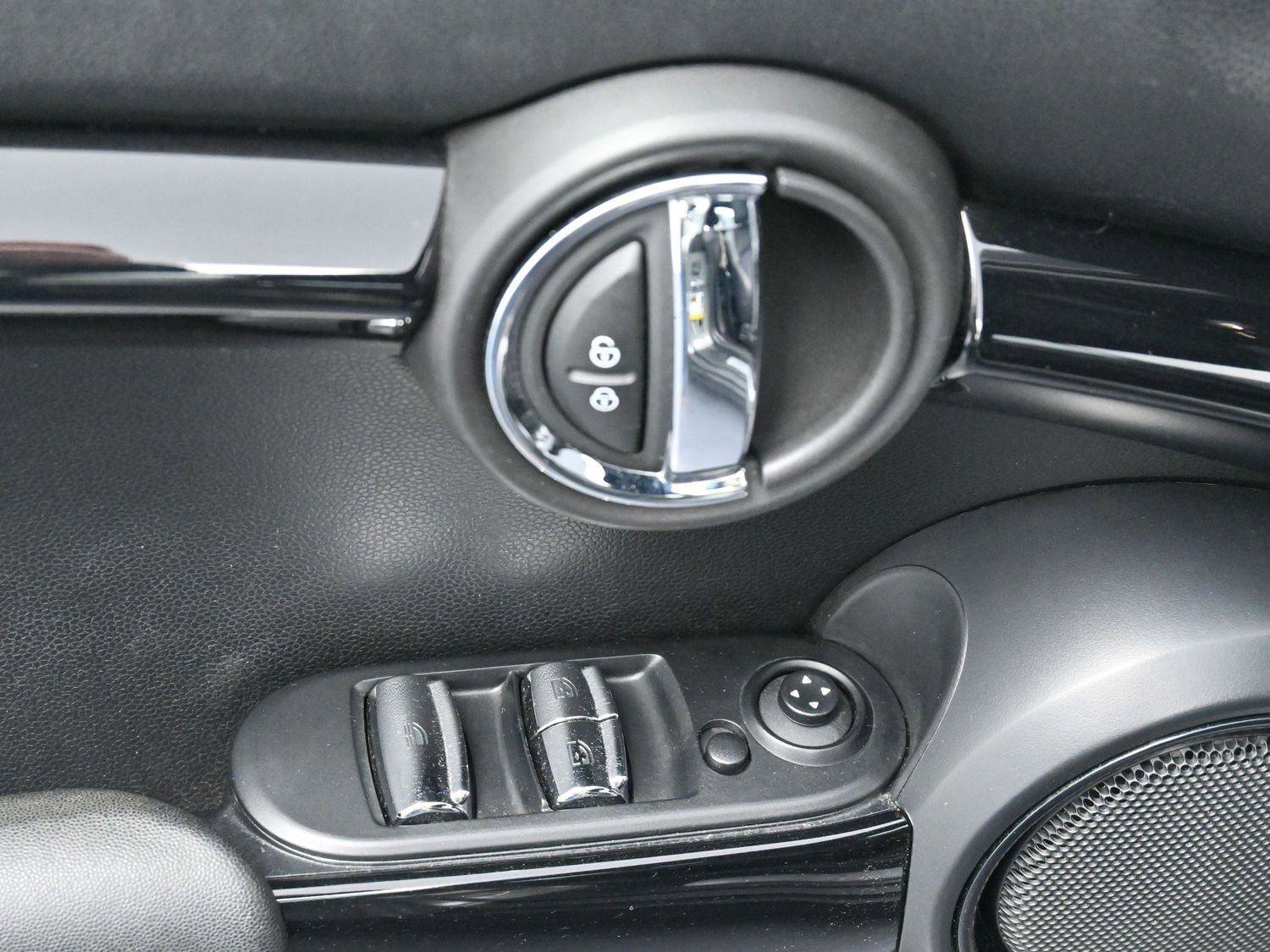 Used 2019 MINI Cooper S image 11