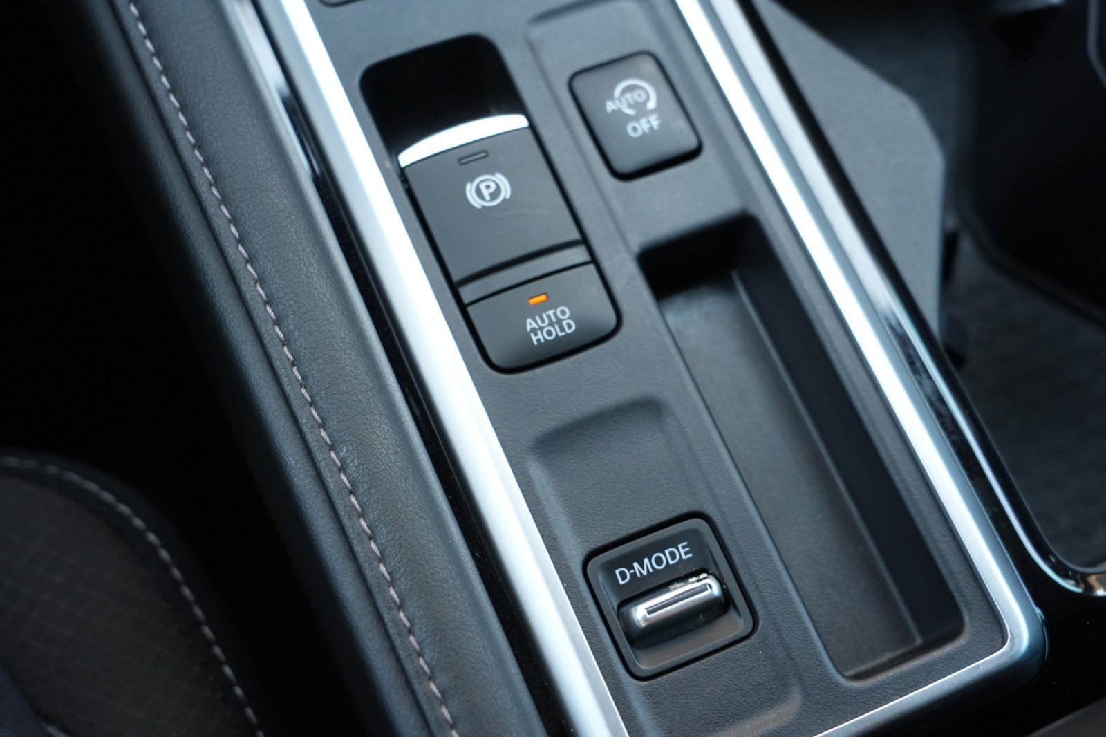 Used 2023 Nissan Pathfinder SL w/ SL Premium Package FWD image 30