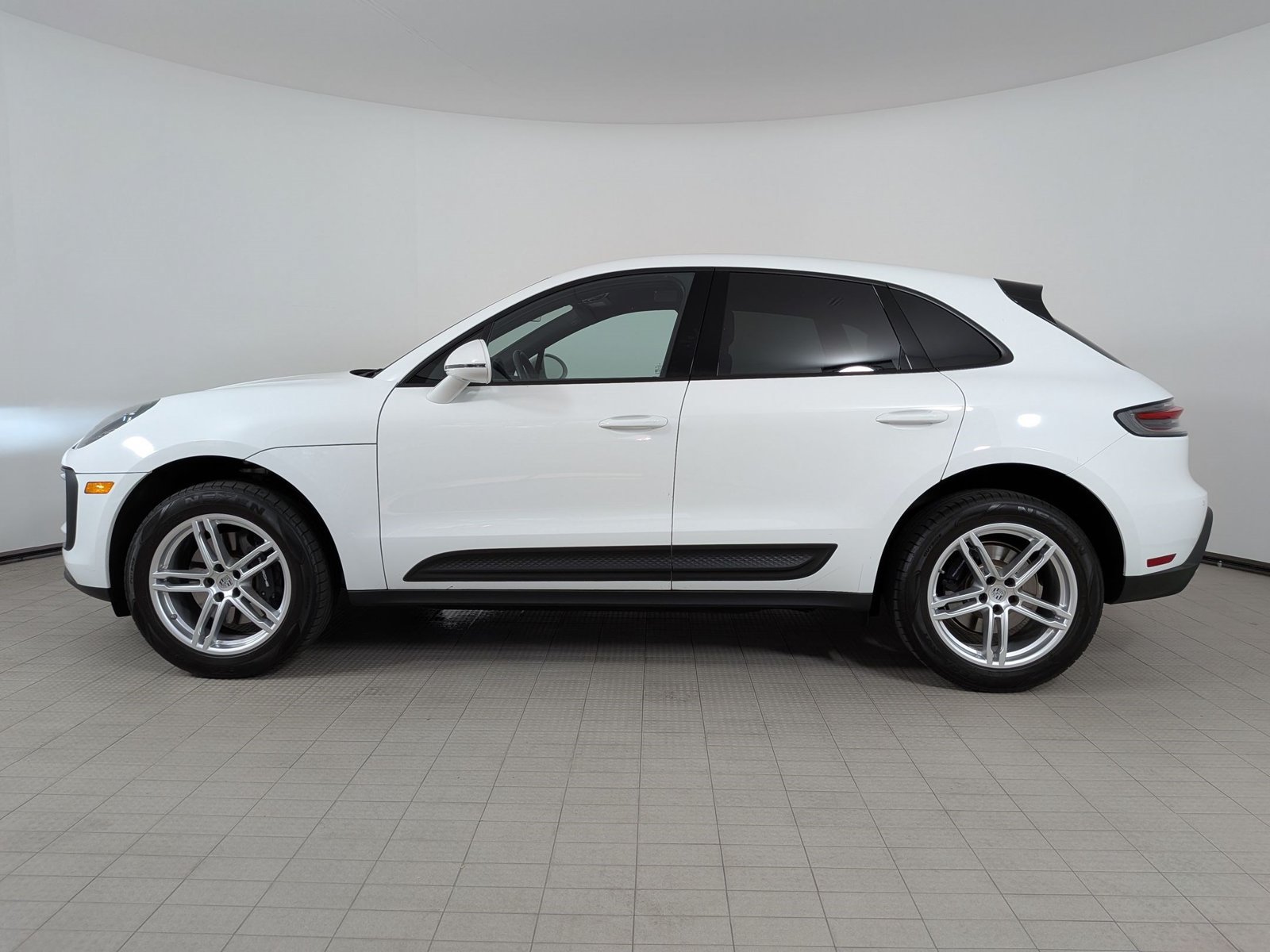 Used 2025 Porsche Macan Turbo AWD/4WD video 2