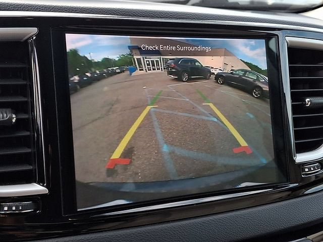 Used 2021 Chrysler Pacifica Touring-L FWD image 20