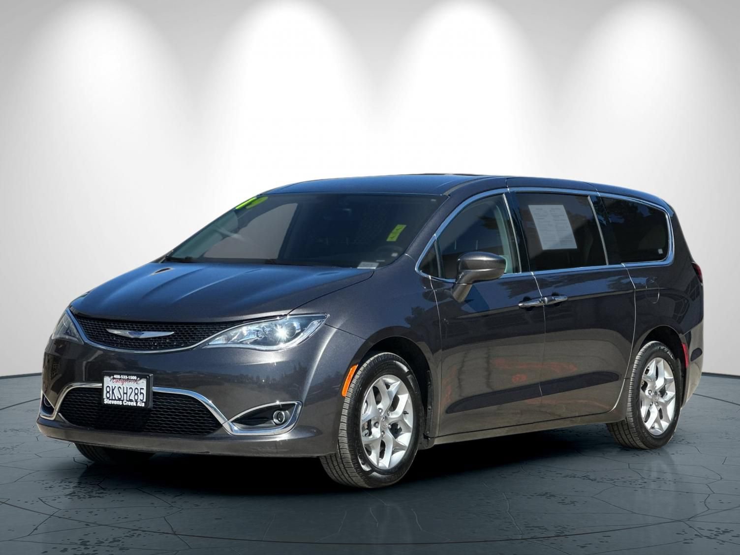 Used 2019 Chrysler Pacifica Touring Plus w/ Tire & Wheel Group FWD image 8