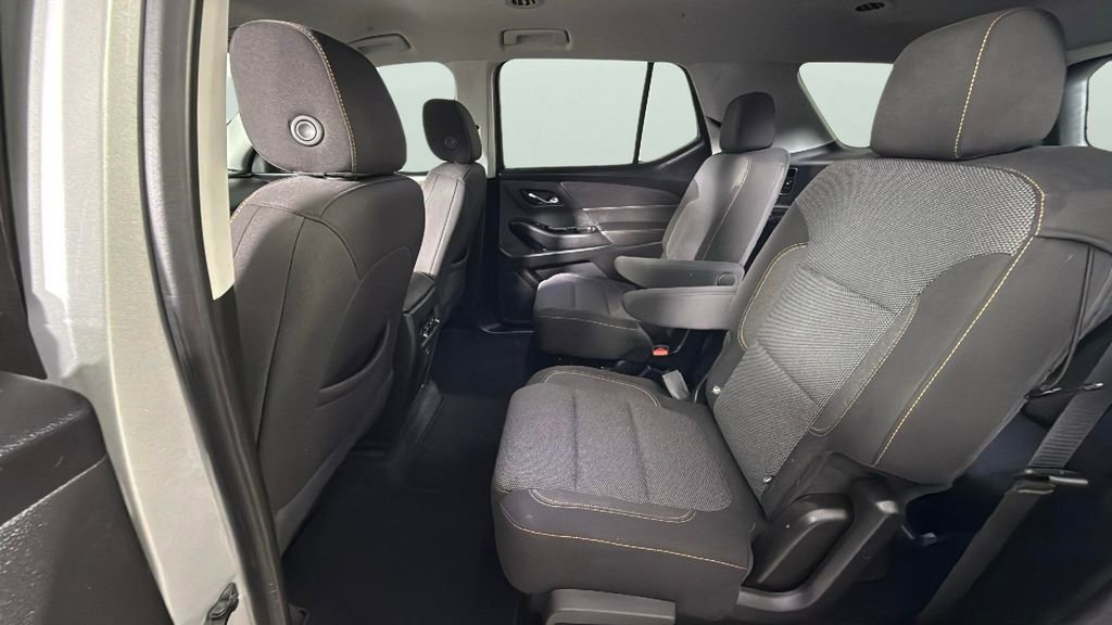 Used 2020 Chevrolet Traverse LT image 18