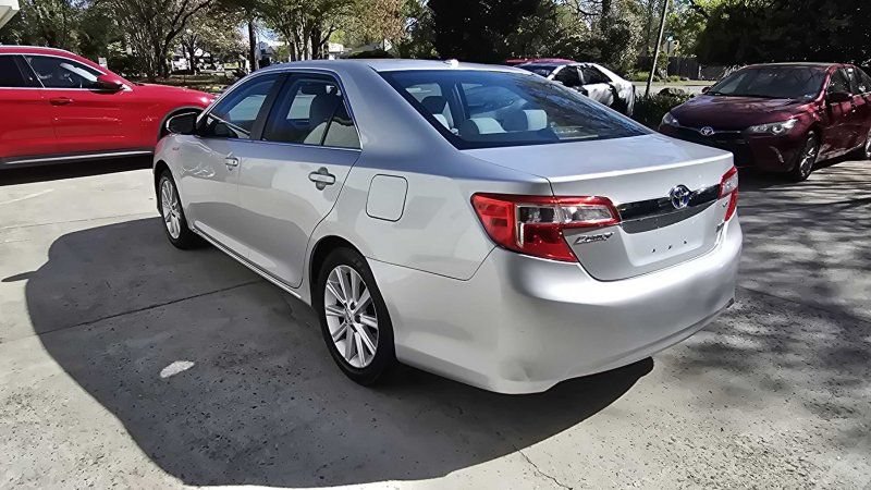 Used 2012 Toyota Camry XLE w/ Leather Pkg FWD image 3