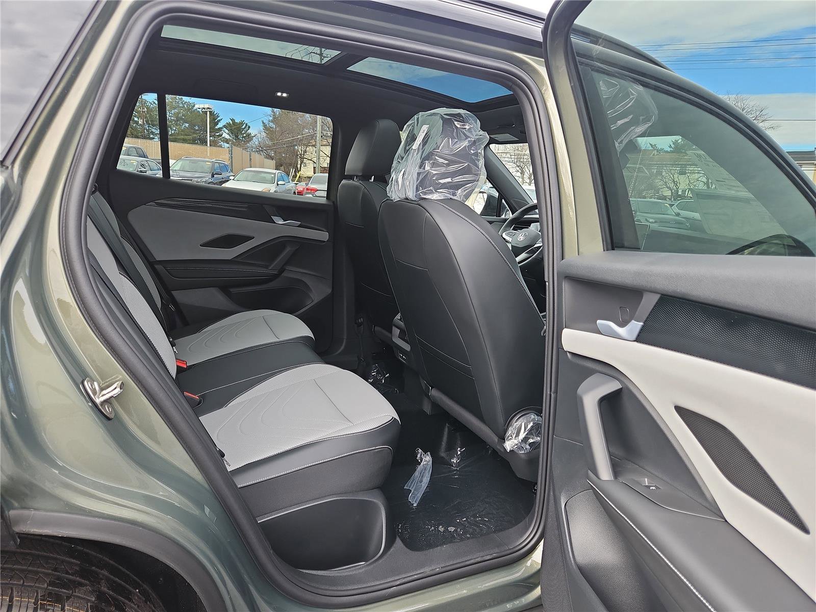 New 2026 Volkswagen Tiguan SE R-Line image 31