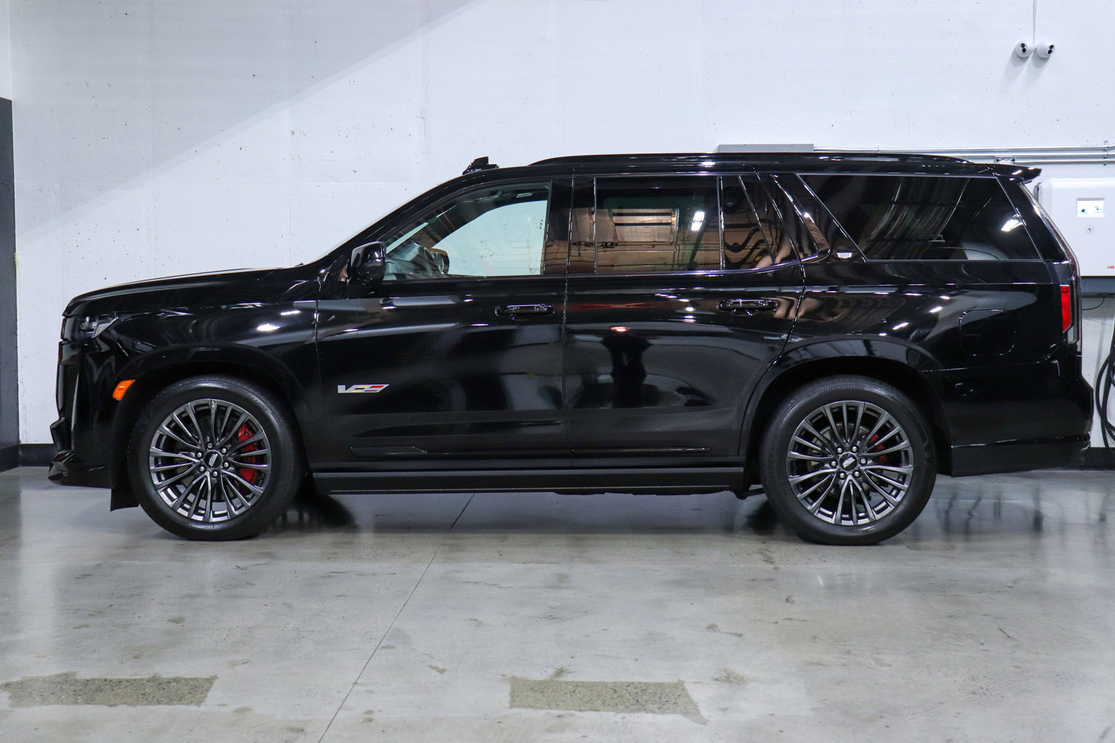 Used 2023 Cadillac Escalade V image 2