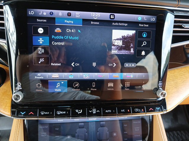 Used 2024 Jeep Grand Wagoneer Series III w/ Rear Seat Video Group 1 AWD/4WD image 55