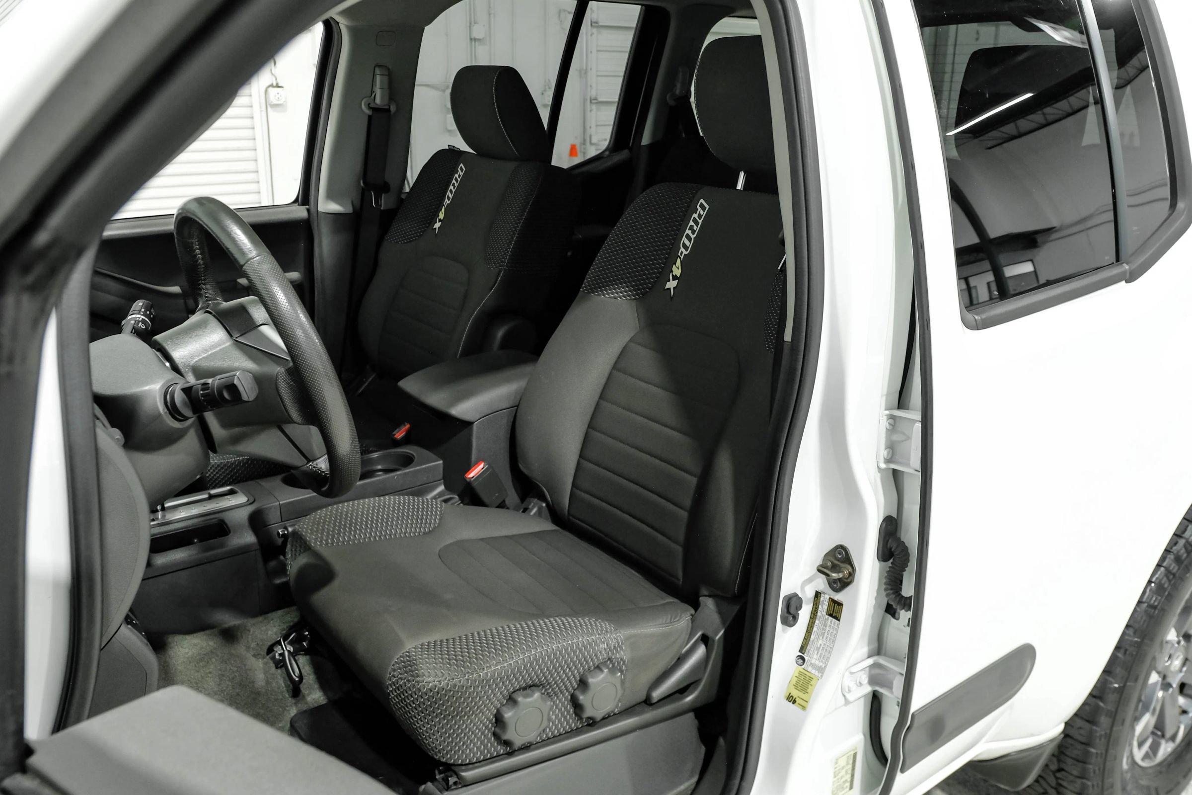 Used 2014 Nissan Xterra PRO-4X w/ Nevada Tow Package AWD/4WD image 36