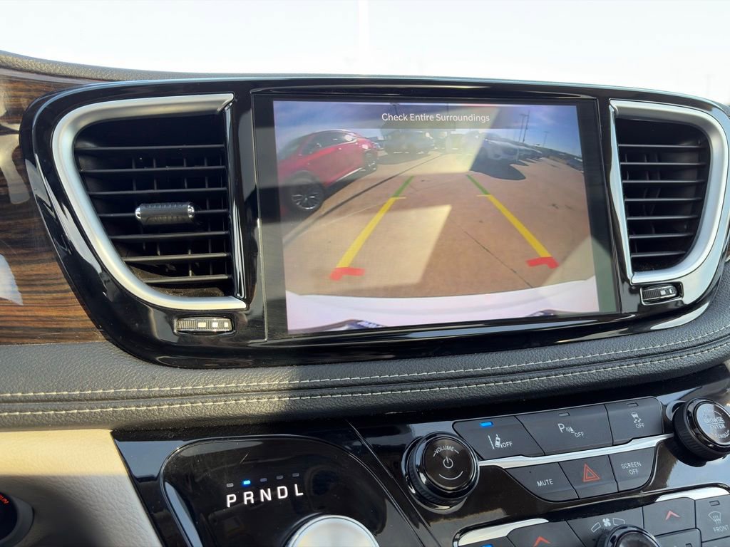 Used 2023 Chrysler Pacifica Limited FWD image 28