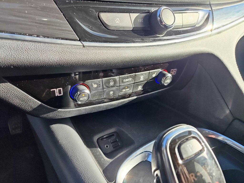 Used 2020 Buick Enclave Essence w/ Sound and Sites Package FWD image 10