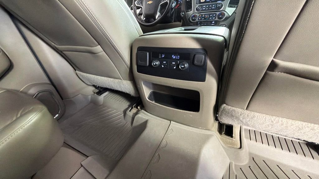 Used 2019 Chevrolet Suburban LT w/ Luxury Package RWD image 37